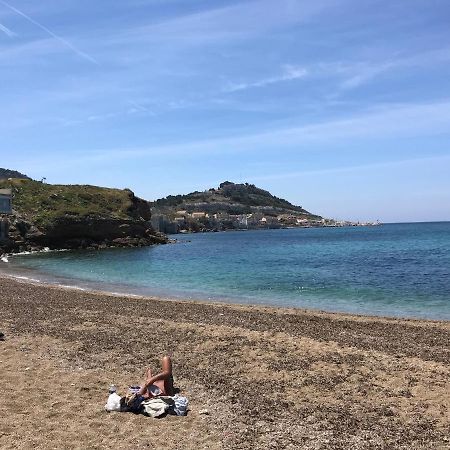 Le Cabanon Bleu Sur La Plage Marseille Extérieur photo